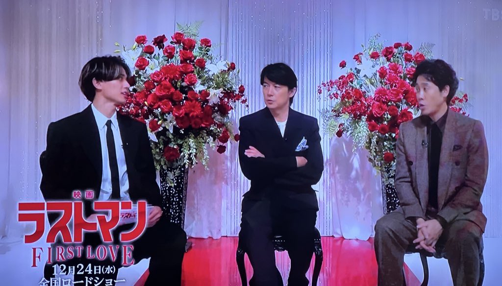 No1REN_'s tweet image. 黒スーツ+真っ赤な薔薇+レッドカーペット+シャンデリア+福山大泉永瀬卍‼️‼️‼️大満足高‼️‼️‼️ありがとうござました‼️👏🏻👏🏻👏🏻 #ラストマン