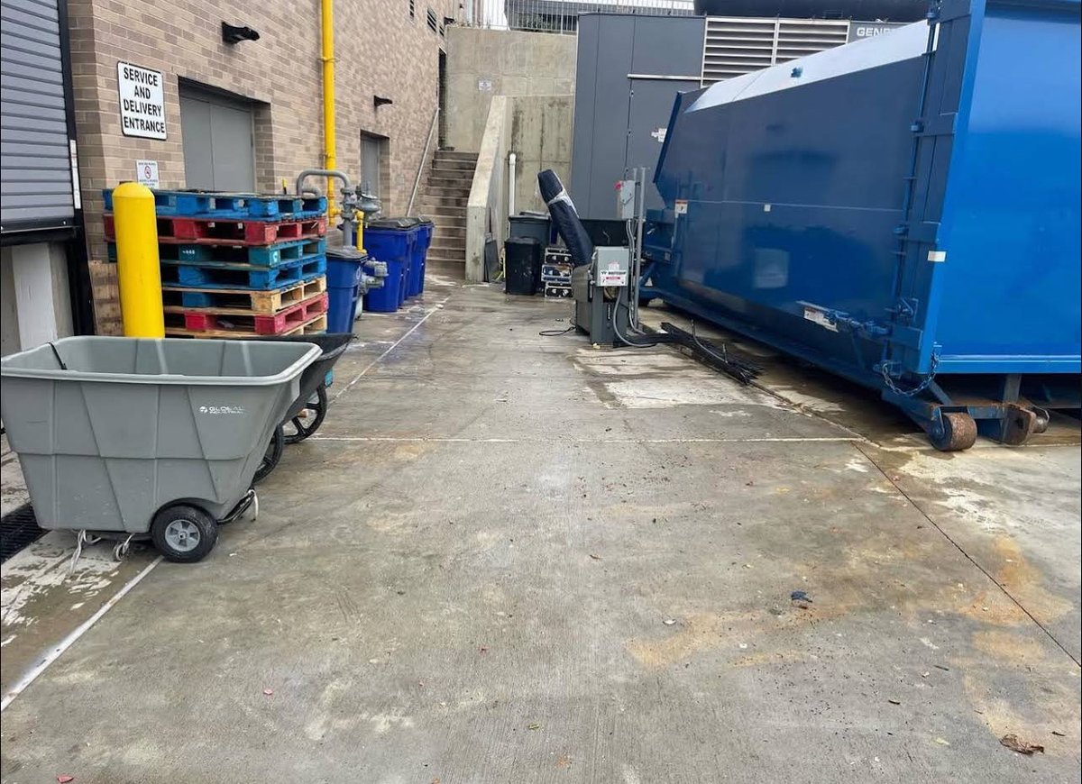 ASAPWasteSvcs's tweet image. Before ➡️ After: Commercial Overflow Cleanup 🗑️💪
We cleared a blocked service entrance for a local business and restored the area same-day. Fast, reliable commercial waste solutions.
📞 240-380-0475
#ASAPWasteServices #CommercialCleanup #DMV