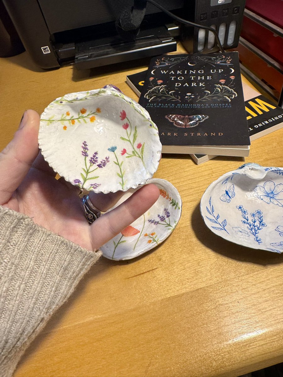 Laura Greenbriar - The Cottage Witch tweet media