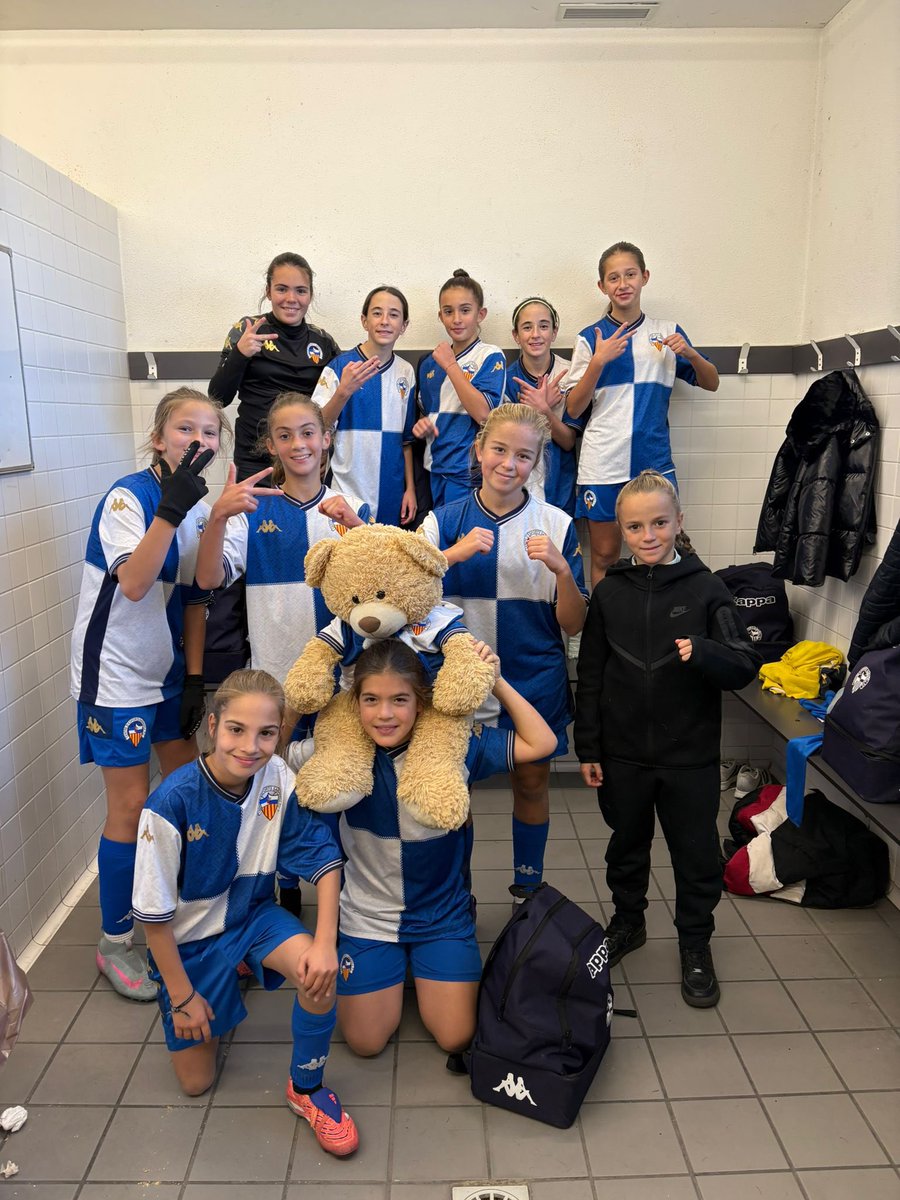 FutBaseCES's tweet image. 👏🏻 Espectacular jornada dels 𝗔𝗟𝗘𝗩𝗜𝗡𝗦 𝗙𝗘𝗠𝗘𝗡𝗜𝗡𝗦!

✅ Plena de victòries dels 4 alevins per signar un gran cap de setmana!

🔝 L’Aleví A i l’Aleví C són líders, mentre que l’Aleví B i l’Aleví D estan a la zona alta amb un gran nivell

#FutBaseCES