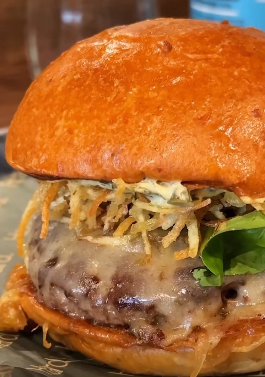 Boyddays's tweet image. #Goodevening .. trying a burger at Heard #Soho #Streetfood 🍔