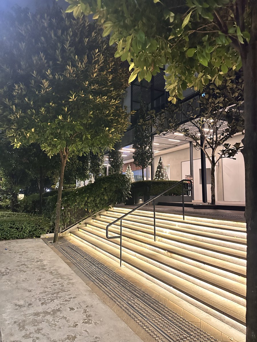 Dr_AJ_MD's tweet image. I was exploring the walking/jogging trails in my new neighborhood. Took a new route, but at some point I realized I might be a bit lost. Still, I kept going, curious to see where the path would lead. In the end, it turned out I had just taken a long detour &amp;amp; ended up somewhere…