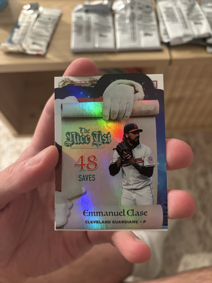 r_t_c_'s tweet image. Santa does not care about the Clase FBI probe