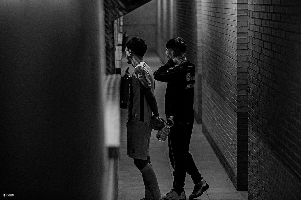 El túnel de vestuarios es un lugar donde la tensión, los nervios, y un silencio casi sepulcral te ponen la piel de gallina justo antes de un partido 

Juvenil División de Honor <a href="/JaenFSbase/">Jaén Paraíso Interior FS Base</a>

#JaénFS #Juvenil #Futsal