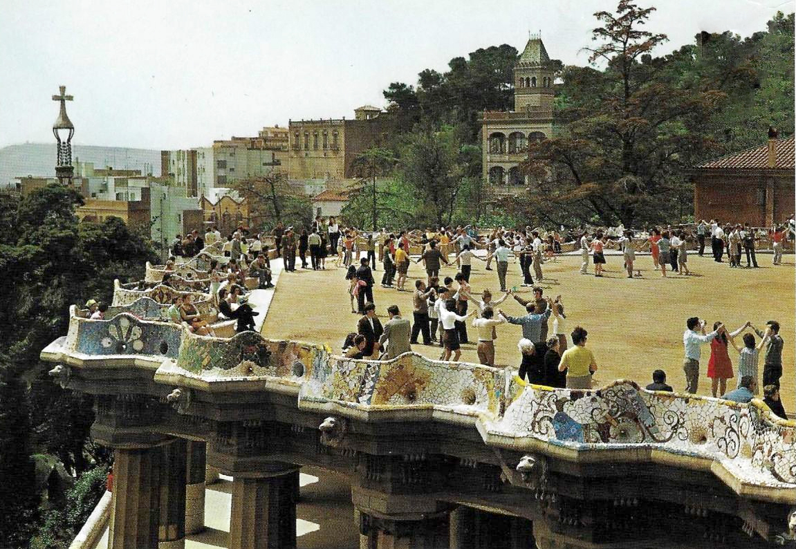 Ballada de sardanes al Park Güell.

Postal de Zerkowitch dels anys '70.
