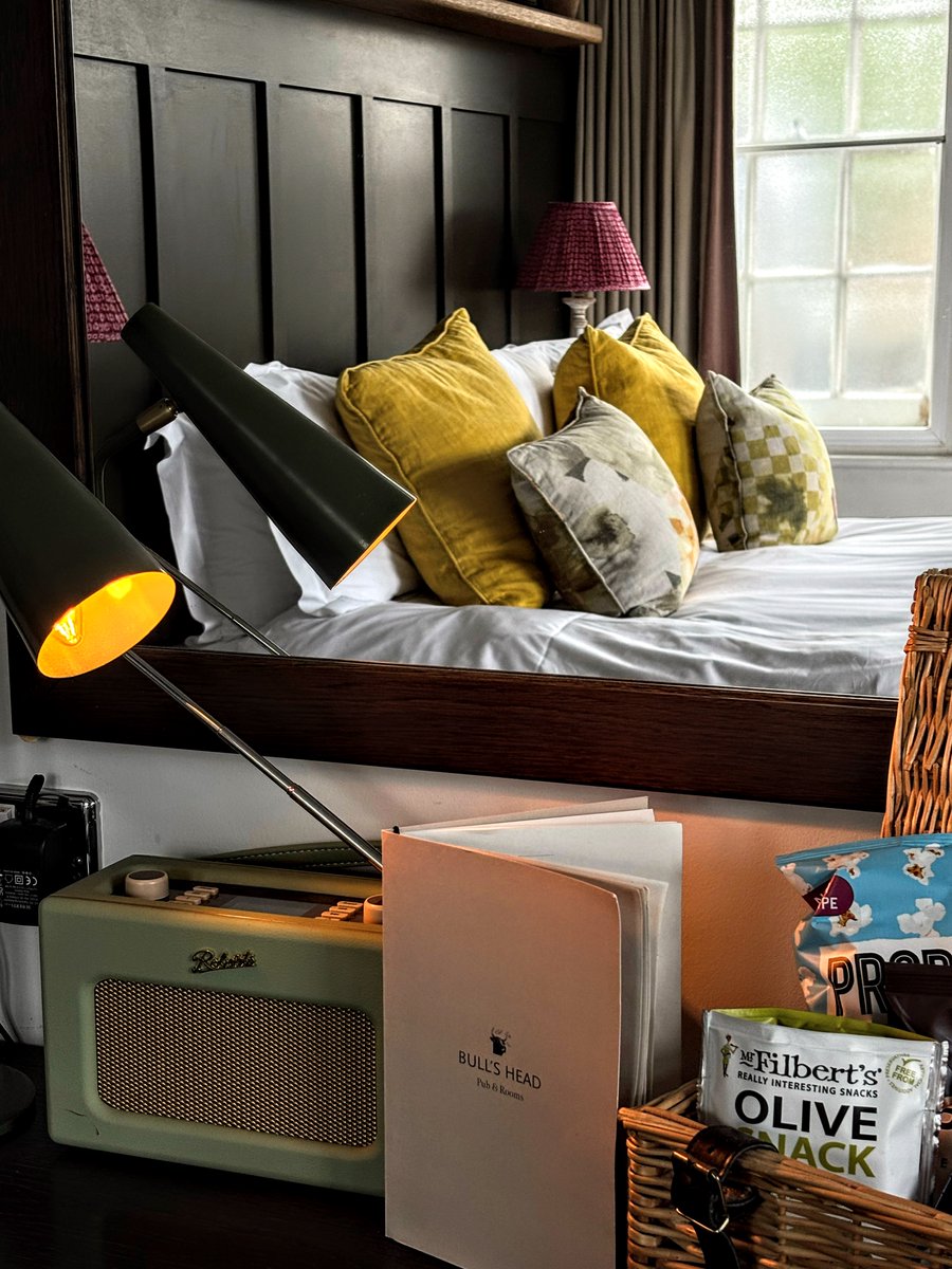 Whether you're tucking into a Christmas feast in our restaurant, or surviving your work Christmas party in our Maxwell Room - why head home when you can stay the night with us? 💤

Stay in our cozy &amp; convenient rooms and relax🥰

@youngspubs @youngsrooms