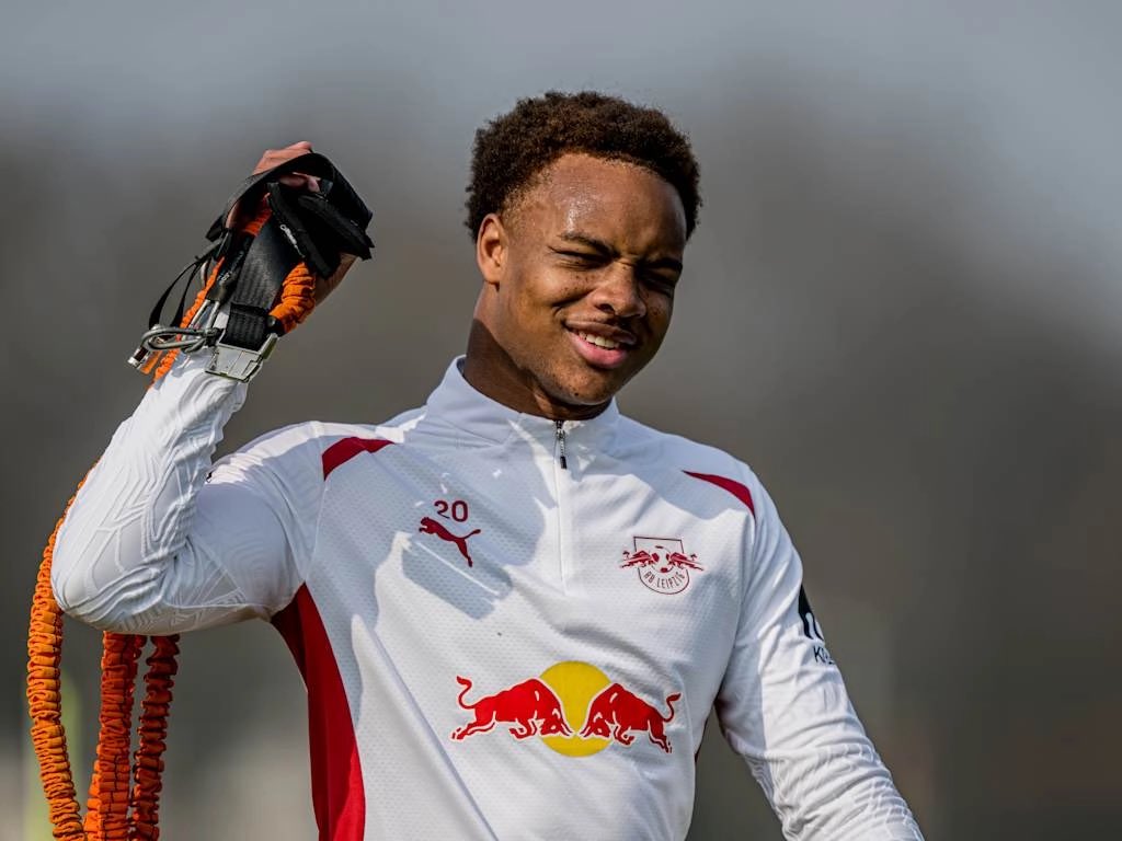 🚨 🇩🇪 Premier League clubs are crazy about Assan Ouedraogo, RB Leipzig’s young midfielder. Chelsea and Manchester United are scouting him. (<a href="/Plettigoal/">Florian Plettenberg</a>) #CFC