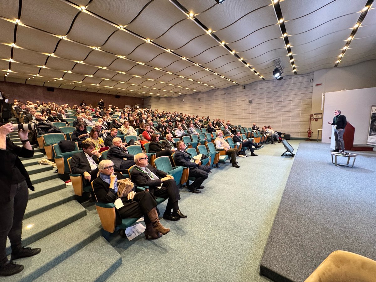 ElettTech's tweet image. Il Prof. Morelli del Ro.Sa Università di Parma illustra i dati dell’analisi quantitativa del primo censimento #EMS italiani #IESSummit