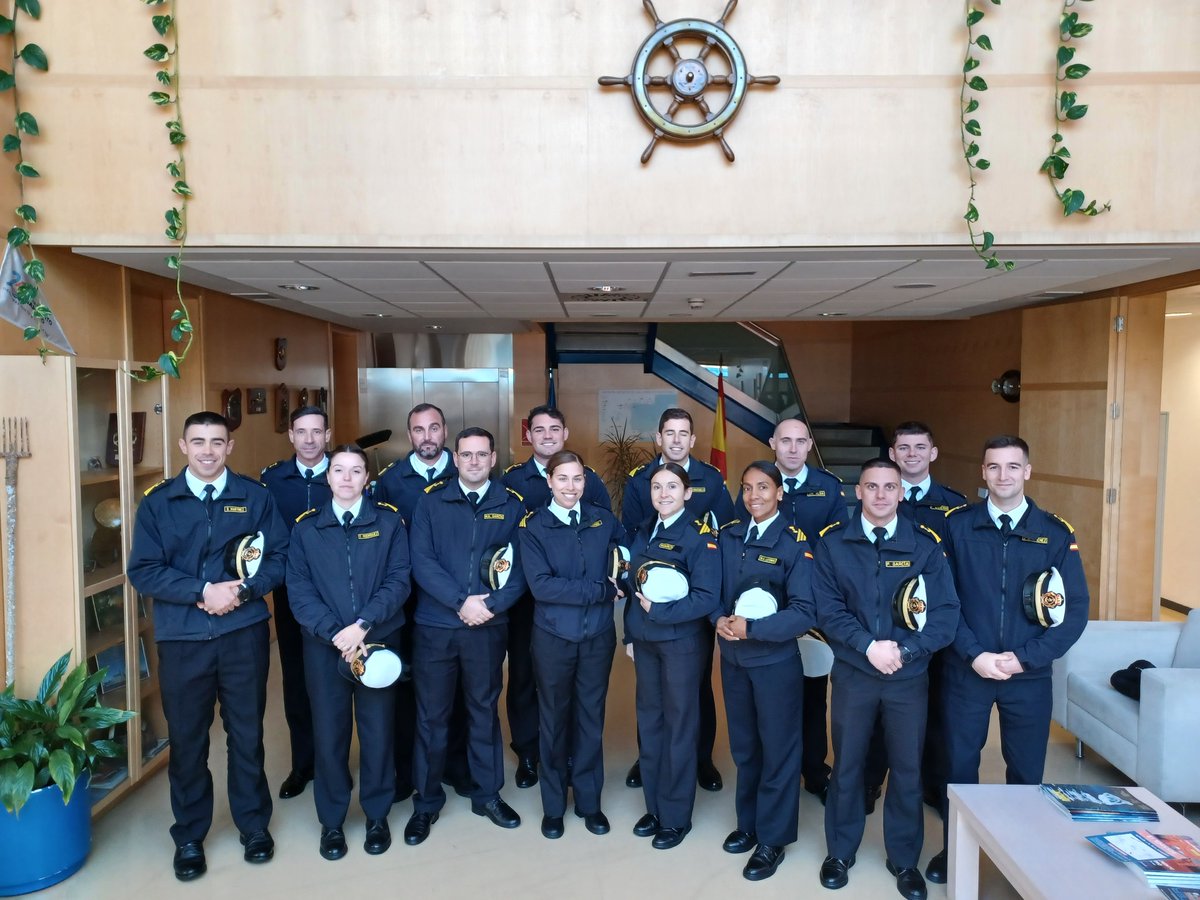 Nos han visitado en la Base Estratégica de salvamento y lucha conta la contaminación de Fene (A Coruña) alumnos de la Escuela de Especialidades de la Estación Naval de La Graña (ESENGRA Ferrol) <a href="/Armada_esp/">Armada</a> ¡Encantados de mostraros nuestras instalaciones y explicar cómo trabajamos