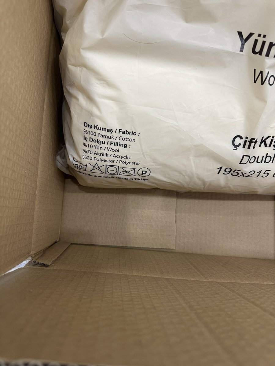 A101 yün yorgan adı altında sattığı ürün %10 yün gerisi plastik ürün özelliklerini yazmayıp milleti kandırma peşinde. #A101 <a href="/A101iletisim/">A101İletişim</a> #istanbul #ankara #izmir #konya #muğla