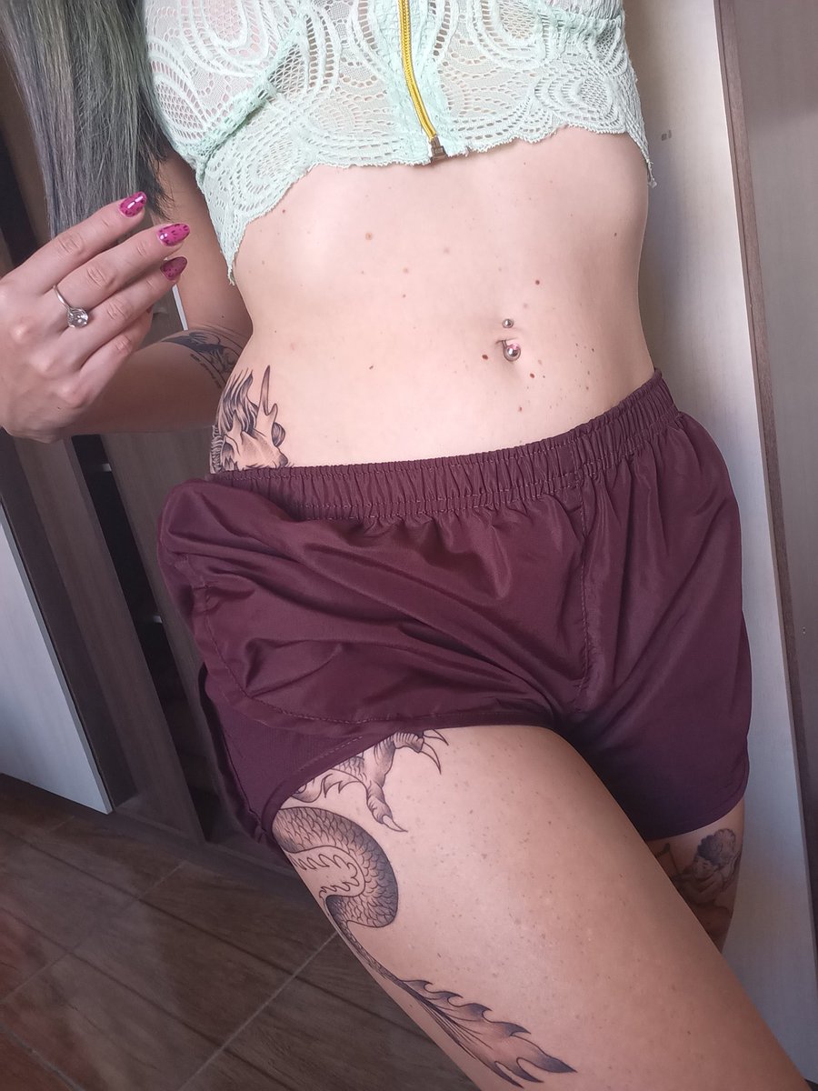 Gostaram da tattoo nova?🤤😈

Quem quer vem sem shortinho comenta aqui🤩🤩