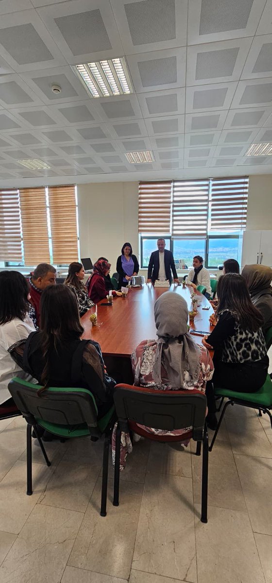 DPÜ TÖMER’de 24 Kasım Öğretmenler Günü!
Geleceğe ışık tutan tüm öğretmenlerimizle birlikte bu özel günü pasta keserek kutladık. Emekleri, sabırları ve fedakârlıkları için tüm öğretmenlerimize teşekkür ediyoruz.
İyi ki varsınız.