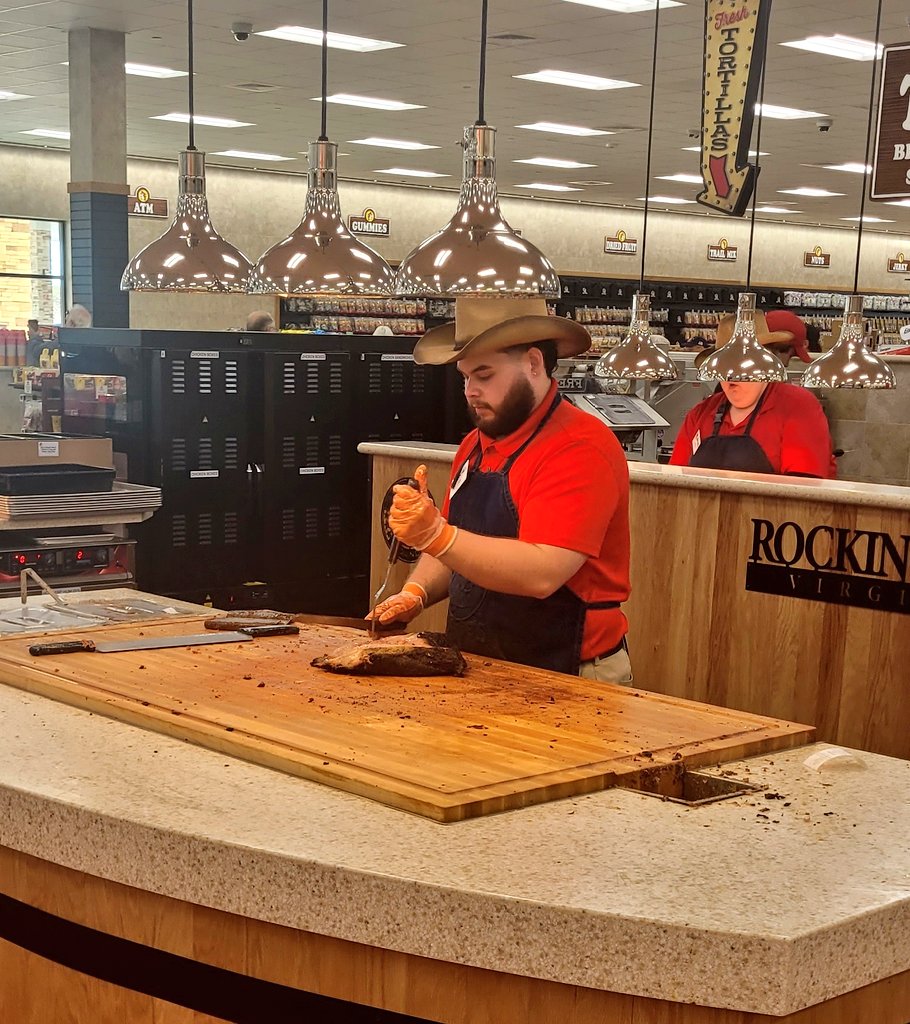 Based_Jedi's tweet image. Did NOT expect freshly cut brisket in a gas station but here we are..