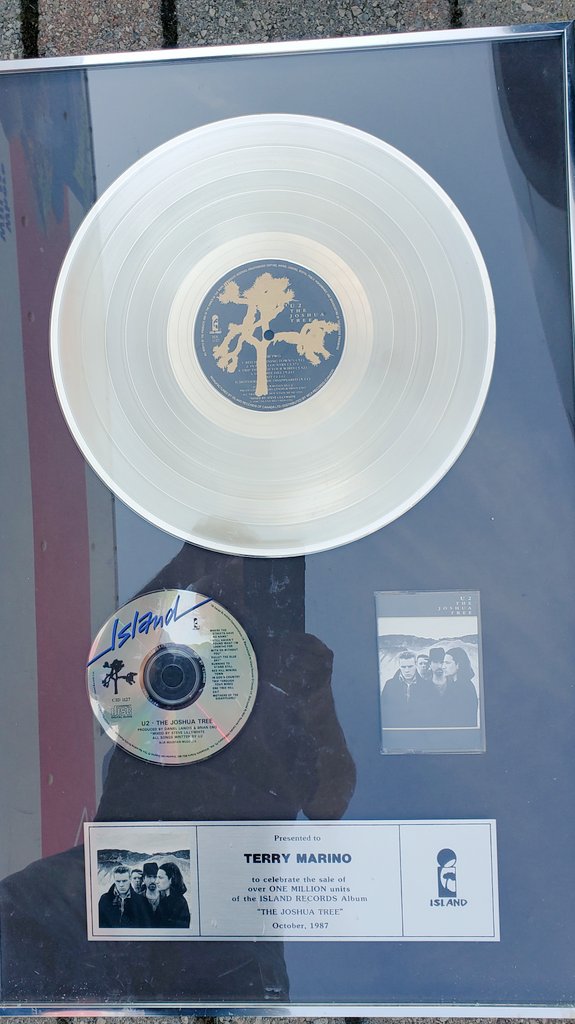 Xglobalhumane's tweet image. Joe view my Joshua Tree reward I had received for 1 million sales.
If I only knew then what I know now, I would have trashed it sooner.