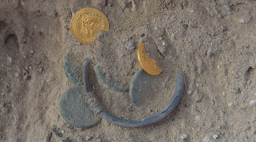 New article!  Tell Abraq: cross-cultural connections in the Persian Gulf from the Late Bronze Age to the early centuries AD by Michele Degli Esposti in Antiquity. Published online 2025:1-8.

cambridge.org/core/journals/…