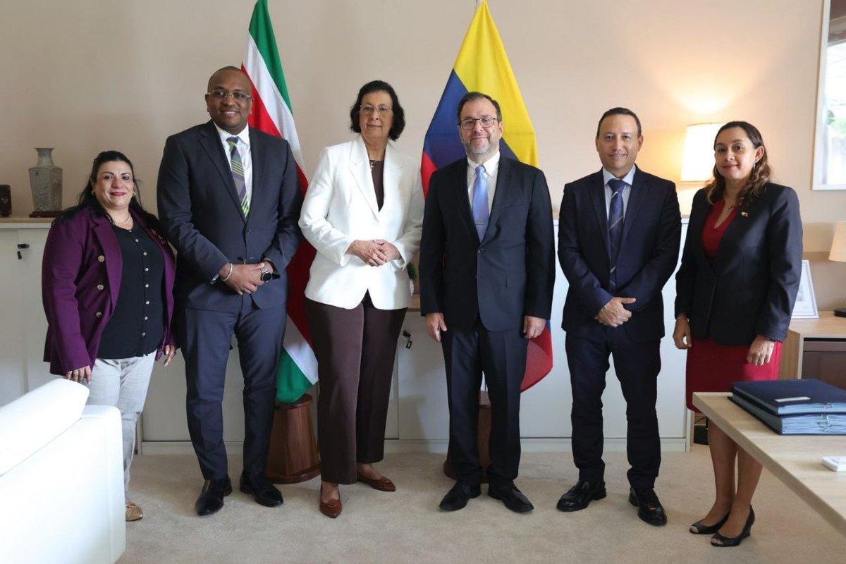 geminismg's tweet image. #24Nov

🤝 #Venezuela y Suriname fortalecen lazos diplomáticos  

En el marco del 50 aniversario de la independencia de #Suriname, se celebró una reunión con su presidenta Jennifer Geerlings-Simons, reafirmando el compromiso bilateral y preparando la próxima comisión mixta en…