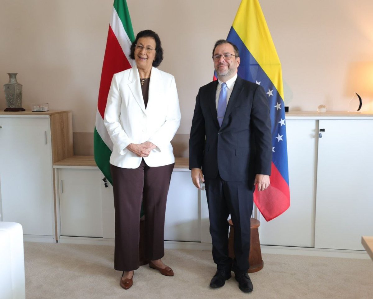 geminismg's tweet image. #24Nov

🤝 #Venezuela y Suriname fortalecen lazos diplomáticos  

En el marco del 50 aniversario de la independencia de #Suriname, se celebró una reunión con su presidenta Jennifer Geerlings-Simons, reafirmando el compromiso bilateral y preparando la próxima comisión mixta en…