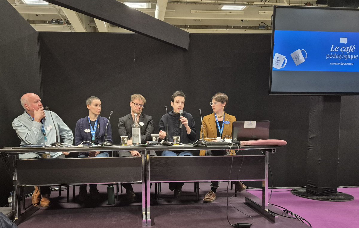 cafepedagogique's tweet image. Travailler à une pédagogie de l’Intelligence Artificielle Générative à l’école : une table ronde du Café pédagogique à #EducatechExpo cafepedagogique.net/2025/11/24/ia-…