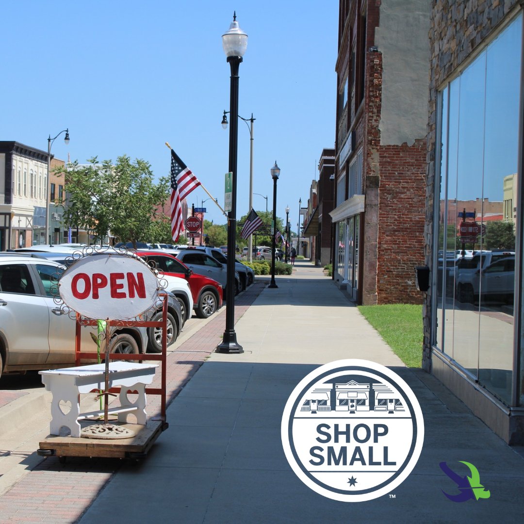 BackToYouMktg's tweet image. Support local dreams this Small Business Saturday!

Whether it&apos;s the cozy cafe on the corner or the unique boutique down the street, let&apos;s celebrate and uplift our small businesses. Every purchase makes a big impact! 💙👛

#ShopSmall #ShopLocal