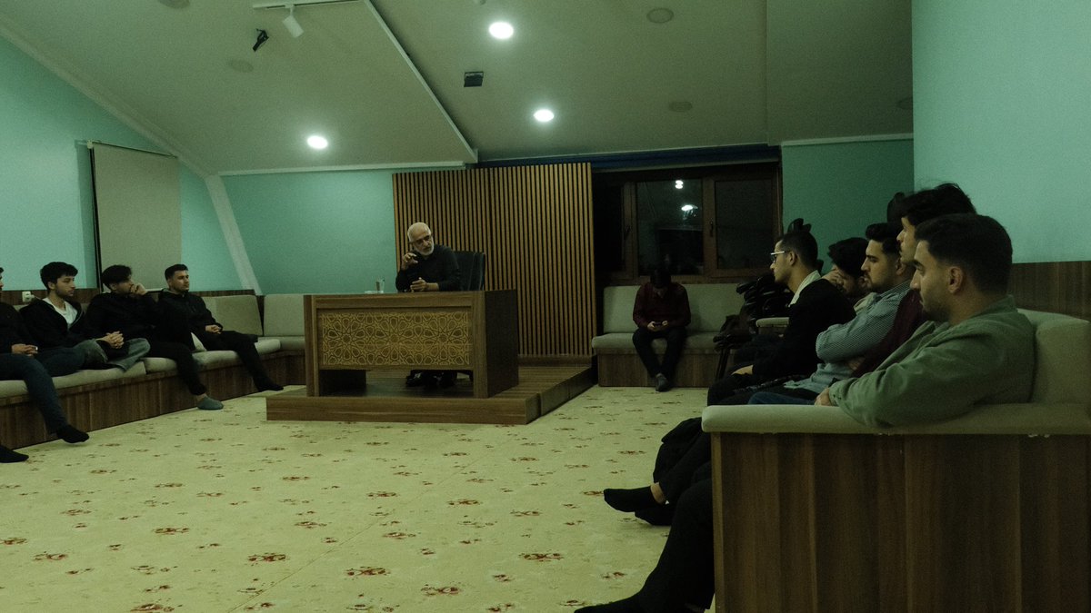 Ramazan Kayan hocamızla ‘Bilinç ve İstikamet’ başlıklı dersimizi gerçekleştirmiş bulunmaktayız. Her hafta gerçekleştireceğimiz dersimize tüm üniversite okuyan erkek kardeşlerimizi bekleriz. 

#gençdeğerhareketi