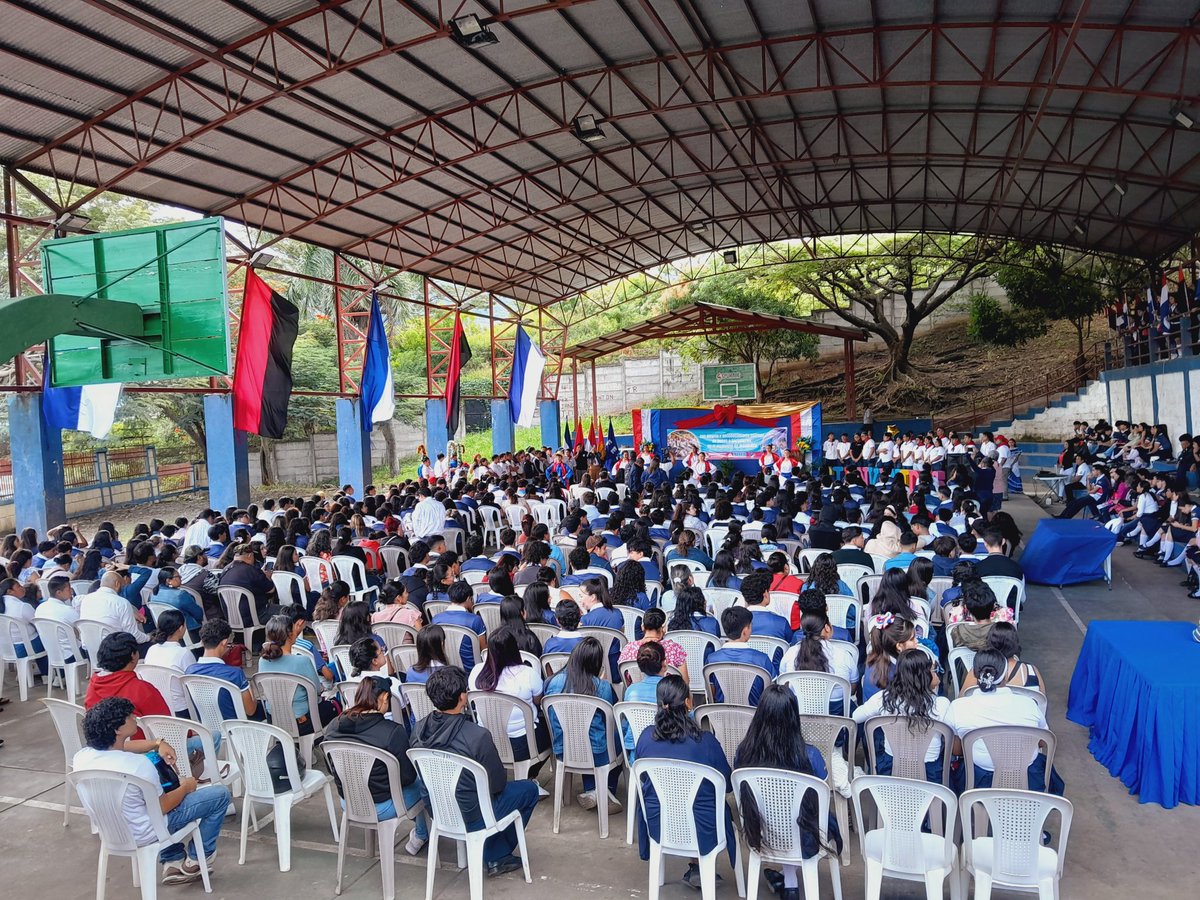 MunicipalMat21's tweet photo. Entrega del Bono Presidencial a los bachilleres del Ciclo Escolar 2025 del municipio de Matagalpa, otorgado como reconocimiento a su destacado desempeño académico por los Copresidentes, Comandante Daniel Ortega y Compañera Rosario Murillo. 🥳 https://t.co/oWnbpmKJG1