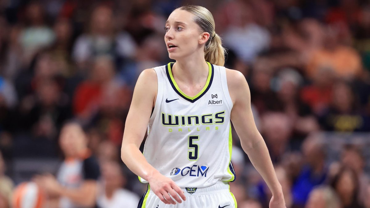 TheDunkCentral's tweet image. USA Women’s National Team Training Camp Roster:

Caitlin Clark
Juju Watkins 
Paige Bueckers
Angel Reese 
Cameron Brink
Jackie Young
Kahleah Copper
Kelsey Plum
Rickea Jackson
Aliyah Boston
Brittney Griner
Sonia Citron
Kiki Iriafen
Veronica Burton
Chelsea Gray
Dearica Hamby
Brionna…