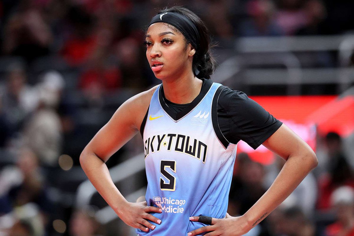 TheDunkCentral's tweet image. USA Women’s National Team Training Camp Roster:

Caitlin Clark
Juju Watkins 
Paige Bueckers
Angel Reese 
Cameron Brink
Jackie Young
Kahleah Copper
Kelsey Plum
Rickea Jackson
Aliyah Boston
Brittney Griner
Sonia Citron
Kiki Iriafen
Veronica Burton
Chelsea Gray
Dearica Hamby
Brionna…