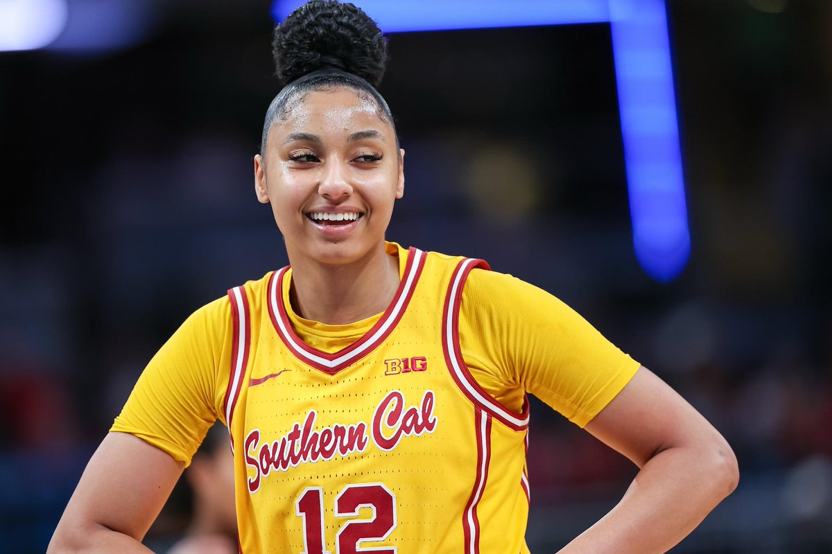 TheDunkCentral's tweet image. USA Women’s National Team Training Camp Roster:

Caitlin Clark
Juju Watkins 
Paige Bueckers
Angel Reese 
Cameron Brink
Jackie Young
Kahleah Copper
Kelsey Plum
Rickea Jackson
Aliyah Boston
Brittney Griner
Sonia Citron
Kiki Iriafen
Veronica Burton
Chelsea Gray
Dearica Hamby
Brionna…