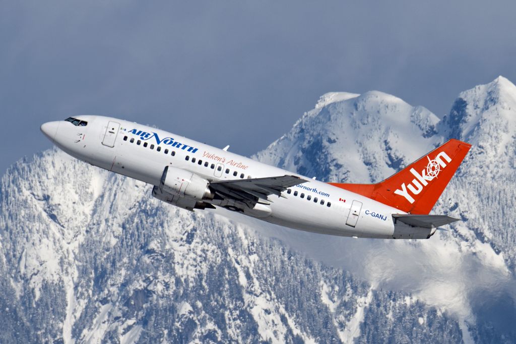 Nous prenons la direction du Nord ! Aujourd’hui marque le début du service saisonnier d’ <a href="/flyairnorth/">Air North</a>  vers Yellowknife. Avec le retour de cette liaison vers les Territoires du Nord-Ouest, préparez-vous à un hiver incroyable sous les aurores boréales, à faire du ski de fond et à