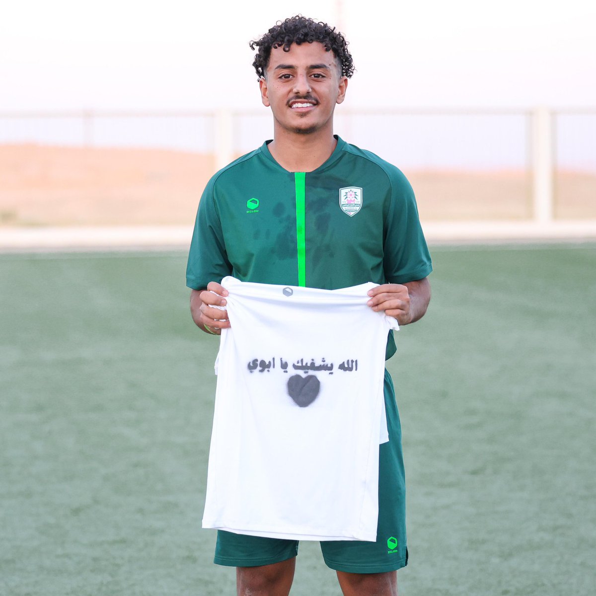 alanwarclub's tweet photo. لاعب لأنوار يحتفل بالفوز المستحق
رافعًا قميصًا يحمل دعاءً لشفاء والده، 
سائلًا الله أن يمنّ عليه بالصحة والعافية ��' https://t.co/5oe54DNP5P