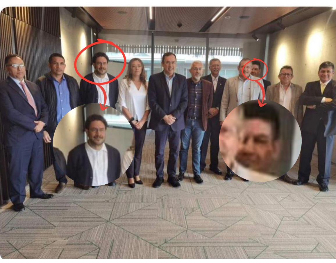 El General Huertas, acusado de ser ficha de los narcos aliados del gobierno de Petro, fue REINTEGRADO al Ejército después de haber sido retirado de la Fuerza Pública.

¿A qué lo trajeron? A manejar nada más y nada menos que la designación, remoción y traslados de todo el personal