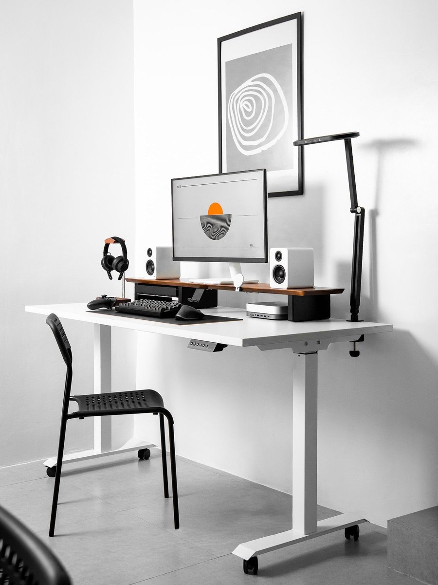 makerstations's tweet image. So clean 😍 The ultimate minimalist workspace for productivity and great aesthetics. ✨ 
 
📸 @emmievillegas