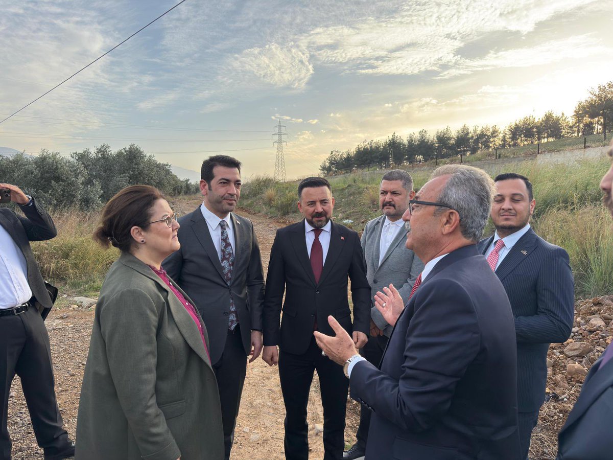 deryayanikashb's tweet image. 📍 Düziçi

Teşkilatımızla birlikte Çiftlik–Karagedik Grup Yolunu yerinde inceledik. 

Ulaşımda konforu artıracak, hemşehrilerimizin köylerine daha güvenli ve kısa sürede ulaşmasını sağlayacak çalışmaların geldiği aşamayı değerlendirdik.

Osmaniyemizin dört bir yanında yol ve…