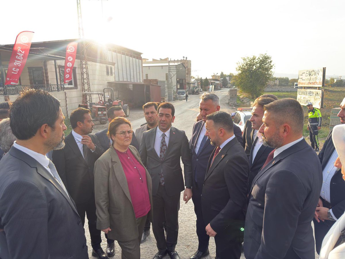 deryayanikashb's tweet image. 📍 Düziçi

Teşkilatımızla birlikte Çiftlik–Karagedik Grup Yolunu yerinde inceledik. 

Ulaşımda konforu artıracak, hemşehrilerimizin köylerine daha güvenli ve kısa sürede ulaşmasını sağlayacak çalışmaların geldiği aşamayı değerlendirdik.

Osmaniyemizin dört bir yanında yol ve…