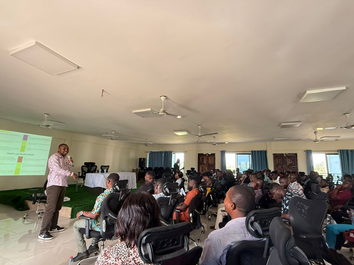 IRC_Ghana's tweet image. Ahafo RCC &amp;amp; @IRCWASH trained 63 district officers on WASH monitoring &amp;amp; mWater to drive evidence-based planning for 2025. Together, we’re building stronger systems for sustainable services.
#SDG6 #WASH #DataMatters #AhafoRegion #ServiceMonitoring #SystemsStrengthening