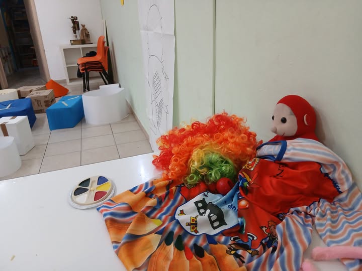 mazzeoantonio's tweet image. #stopthegenocideingaza🇵🇸 Grandi abbracci e tanti sorrisi per #Handalino e Coniglio Clown a #Modica ieri domenica con &quot;La fiaba che avrei voluto raccontare ai bimbi di #Gaza&quot;