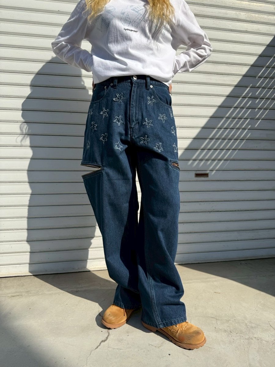 vertical_garage's tweet image. 【*p(R)ojectR®】
2025 FALL/WINTER COLLECTION DELIVERY 02 

■ITEM LINE-UP
Patch Denim Pants
PRICE:￥27,500
COLOR：Indigo/Black
SIZE：S/M/L/XL

着用サイズM
スタッフ身長161cm

【ONLINE】
verticalgarage.jp/item/detail/1_…

#THERAMPAGE #projectr
@therampagefext 
@projectr___