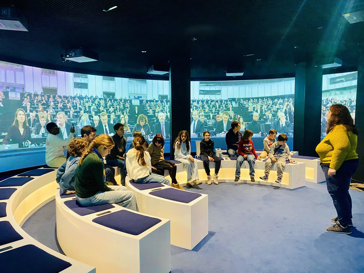Les membres du conseil municipal des enfants du 9e sont devenus incollables sur le Parlement européen après leur visite d’Europa Experience place de la Madeleine <a href="/dburkli/">Delphine Bürkli</a>