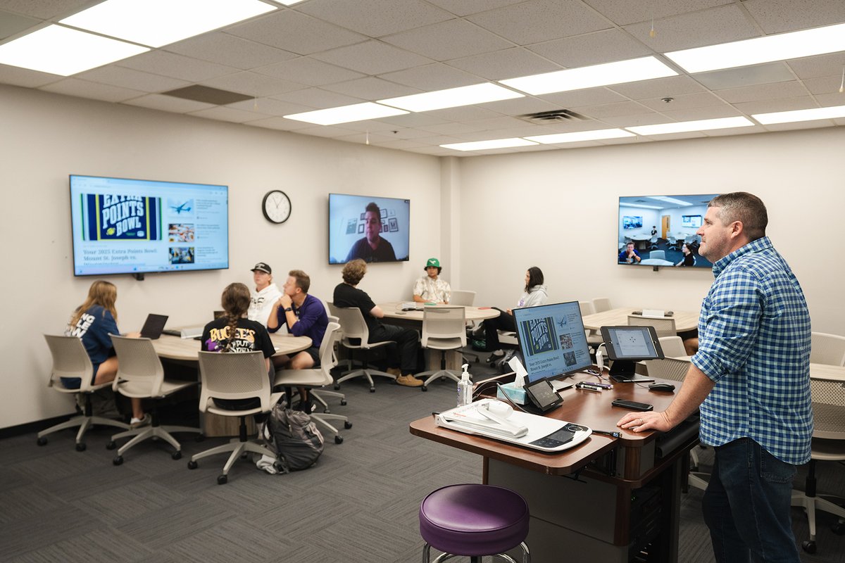 Future leaders in sports business are getting hands-on experience at SFA!

In the Sports and Entertainment Entrepreneurship and NIL course, student-athletes:
✨ Build personal brands
✨ Pitch partnerships
✨ Collaborate with local and national businesses

Real experience. Real