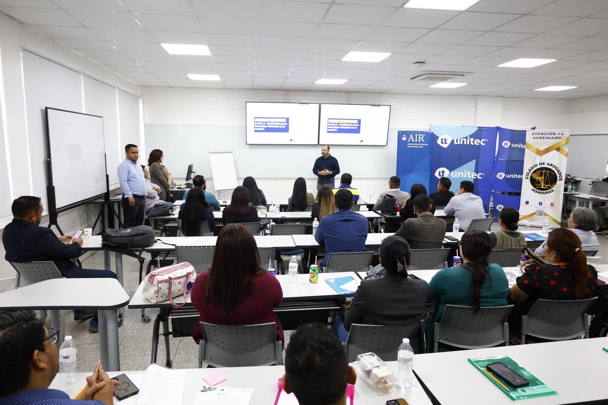 ColegioHonduras's tweet image. El 22 de noviembre en Tegucigalpa, junto a @AIRInforms   y en UNITEC, concluimos el Taller de Derechos Laborales y No Discriminación, formando a profesionales del derecho para entornos laborales más justos.
#DerechosLaborales #Honduras #NoDiscriminación