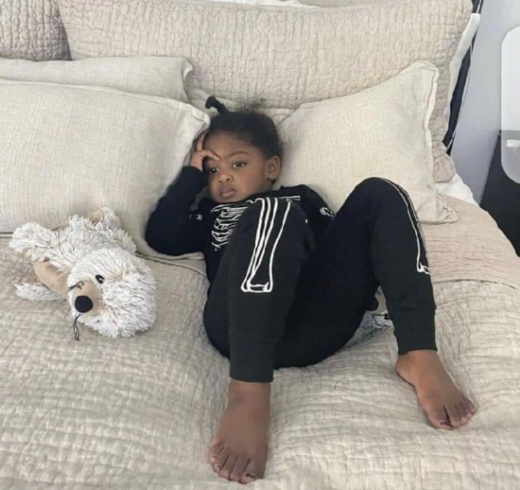 Instagram will literally force old friends and acquaintances down your throat. I know who they are and I don’t want to follow them 🤦🏽‍♀️