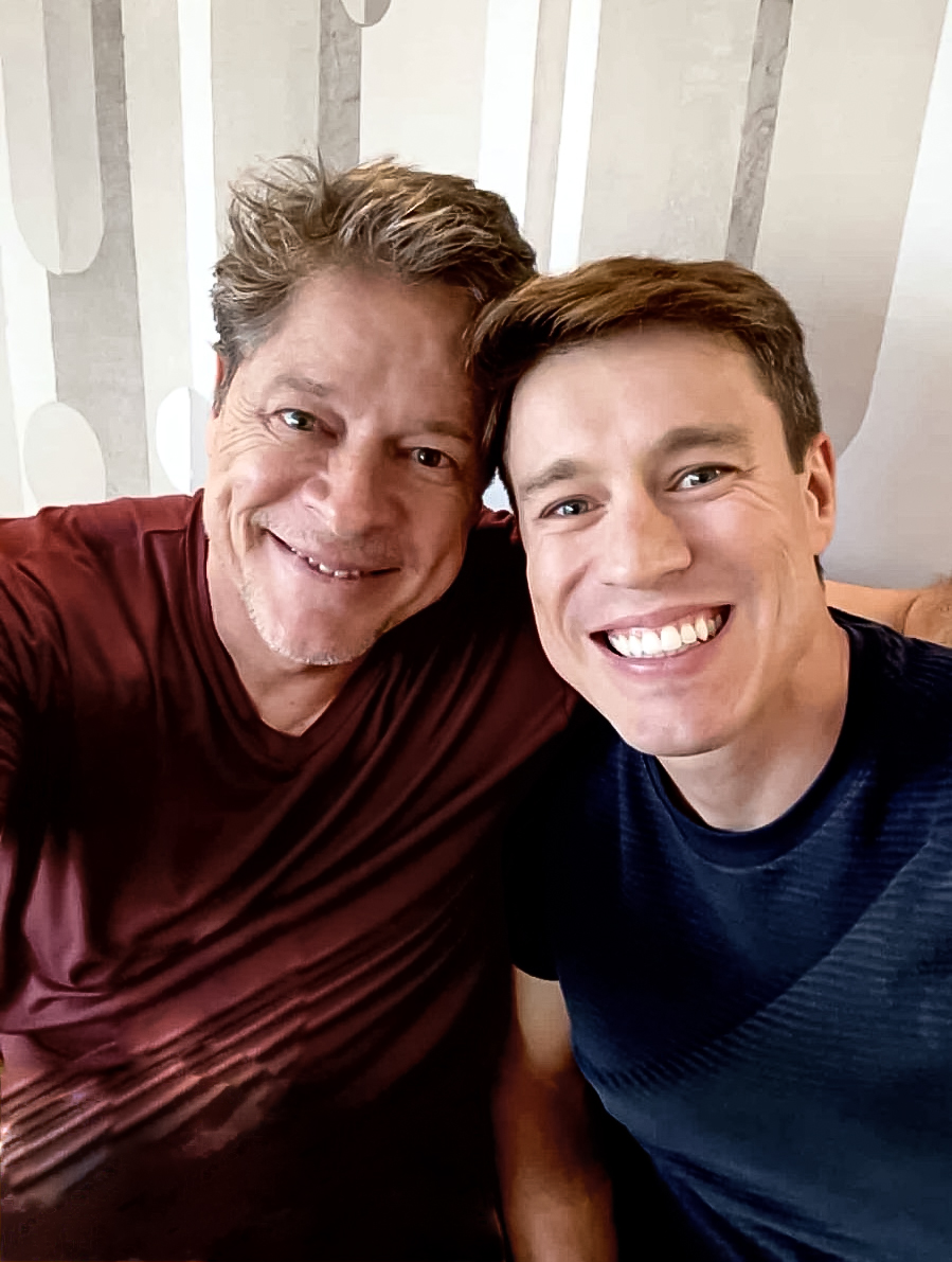 Ranimiro's tweet image. Que dia especial! Um almoço surpresa com meu filho querido, @lotufo, em São Paulo.
E eu ainda estava com minha C-LEG da @ottobockcare_brasil — motivo extra de alegria.
Te amo, filho.
Beijos do pai.

#pai #papai #filhote #paisefilhos #filhoamado #amor #sorrisos #felicidades #filho