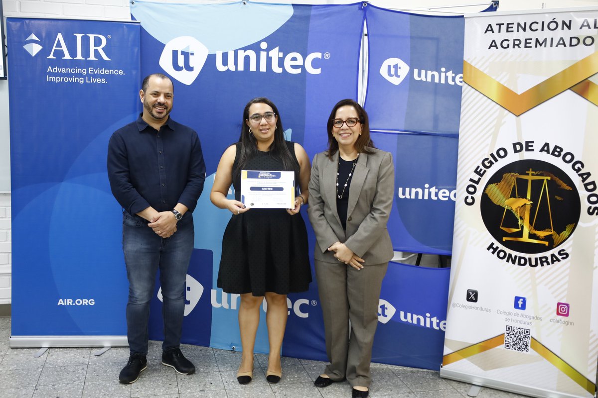 ColegioHonduras's tweet image. El 22 de noviembre en Tegucigalpa, junto a @AIRInforms   y en UNITEC, concluimos el Taller de Derechos Laborales y No Discriminación, formando a profesionales del derecho para entornos laborales más justos.
#DerechosLaborales #Honduras #NoDiscriminación