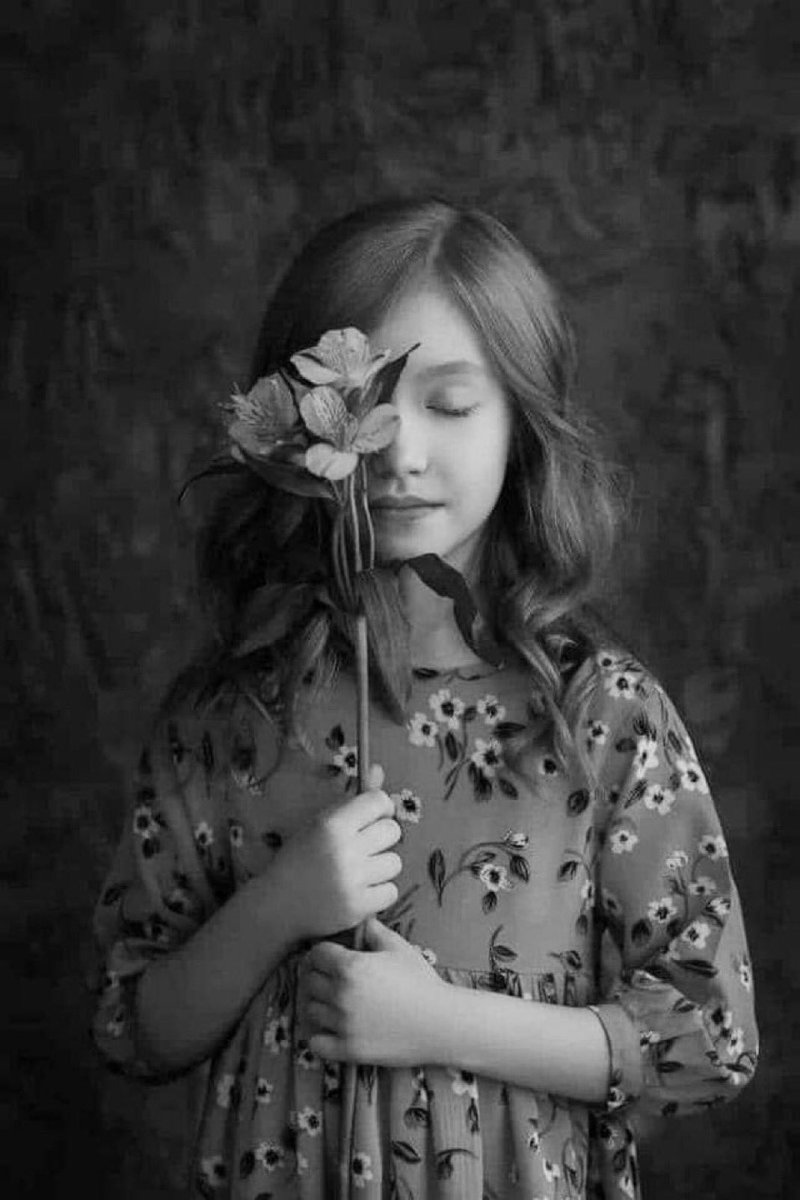 -

من عجائب بعض البشر أنهم ب مُجرد 
 أن يكرهونك يمحون كل تاريخك الجميل .