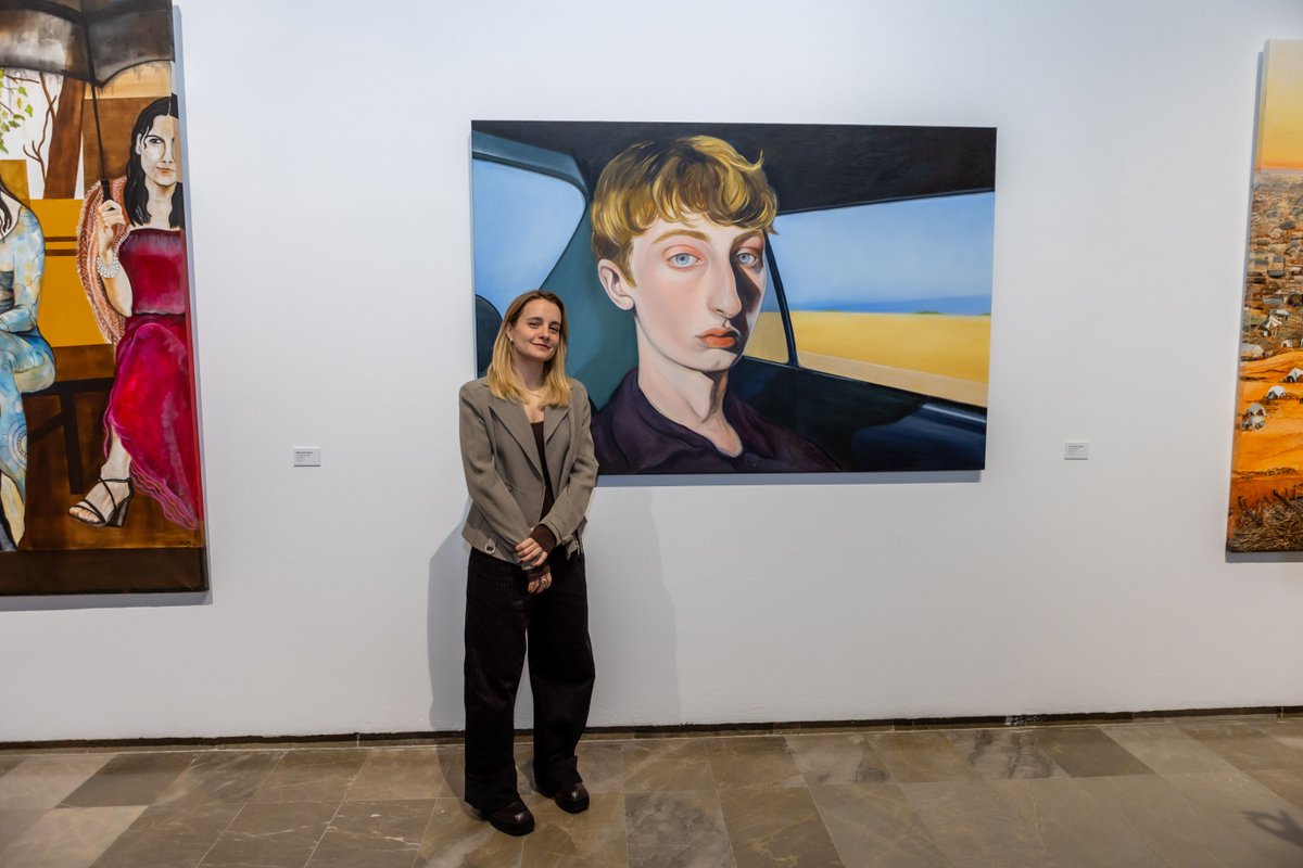 Seguimos acercándote a los artistas seleccionados de la 🎨 IV Bienal de Pintura Mª Isabel Comenge. En esta ocasión destacamos a Adrián Jorques con su obra “Memoria Fragmentada IV” y Carla Fuentes Fuertes con “El Viajero 2”
Visítalas en el CCCC hasta el 18 de enero.
