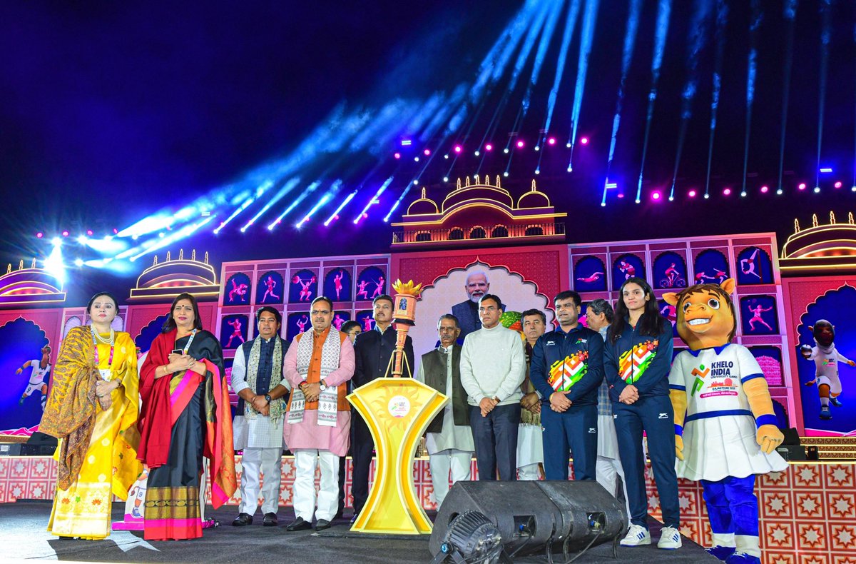 mansukhmandviya's tweet image. खेलेगा भारत, खिलेगा भारत!

आज राजस्थान में खेलो इंडिया यूनिवर्सिटी गेम्स 2025 के उद्घाटन में मुख्यमंत्री श्री @BhajanlalBjp जी के साथ शामिल हुआ।

प्रधानमंत्री श्री @NarendraModi जी के विजन के अनुसार, हम युवाओं की खेल प्रतिभा को नई ऊँचाइयों तक पहुँचाने और भारत को स्पोर्ट्स…