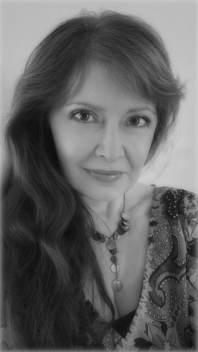 QT a B&amp;W pic you like of yourself.

I almost look like I have everything together (even though I don't)