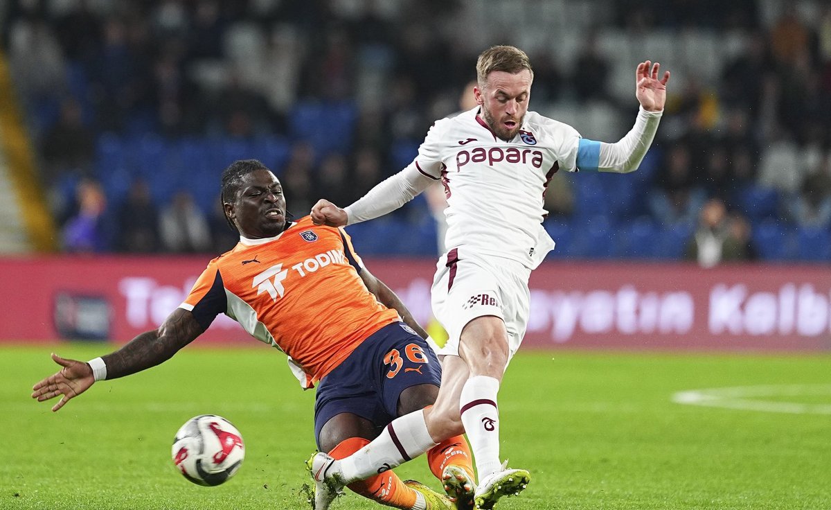 Çok geçmiş olsun kral. 

Her ne kadar bu sezon özelinde eleştirilsende duruşun, karakterin ve tüm emeklerin için sonsuz teşekkürler.

En yakın zamanda sağlığına kavuşman dileğiyle 🙏

Edin Visca &amp; <a href="/Trabzonspor/">Trabzonspor</a> 

#EdinVisca