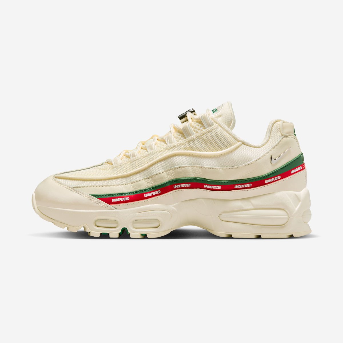 Sneakerologue's tweet image. Images officielles de la Undefeated x Nike Air Max 95 “Sail” 🍦

📅: sortie prévue pour bientôt 

💶: 200€