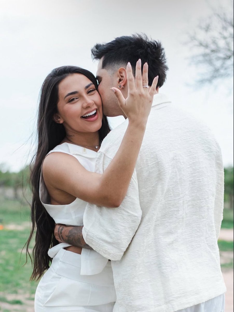 sofihxis's tweet image. chorei, gritei e ainda não acredito que eles vão casar 🥺🤏🏻